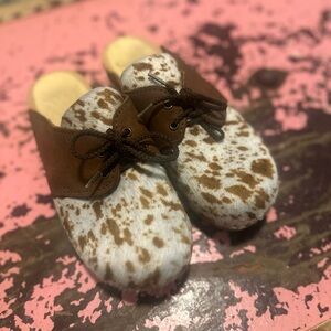 SVEN Cow Print Pony Hair Kids Clog Sz 1 (32)